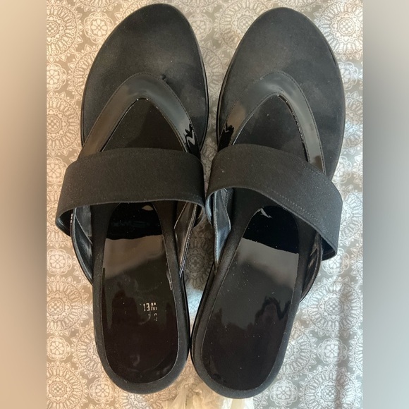 Stuart Weitzman~Black Patent Leather Thong Wedge Sandal~Matte Over Strap~Size 9 - Picture 11 of 16